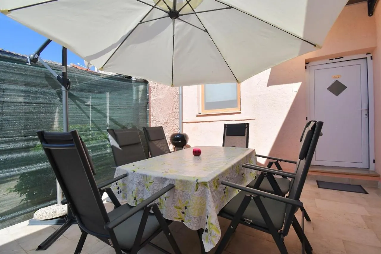 City Centre Apartment With Terrace 2 Pula